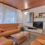 아파트 2 Bedroom In 풀라