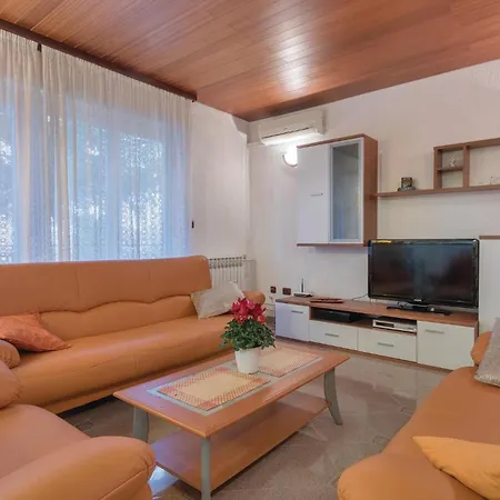 Apartamento 2 Bedroom In Pula