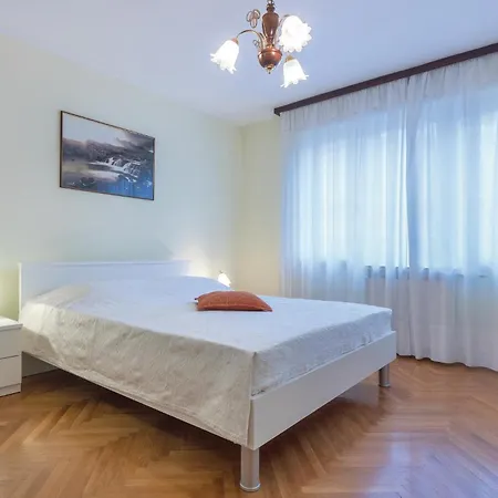 2 Bedroom In Apartamento *